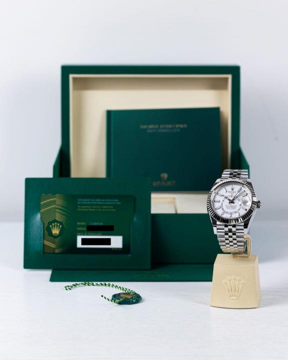 Role_x Oyster Perpetual Sky Dweller Silver-White